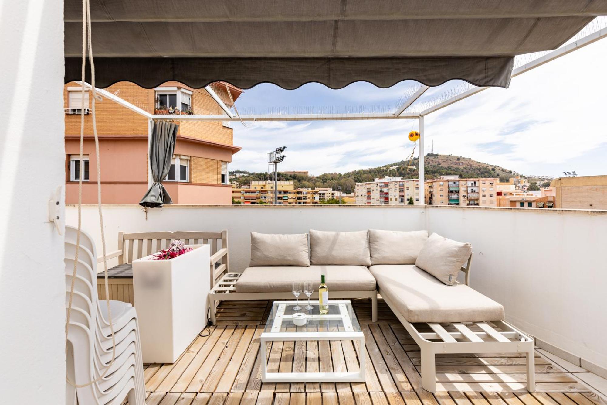 Sunburn, Aqui Hay Quien Viva Apartamento Málaga